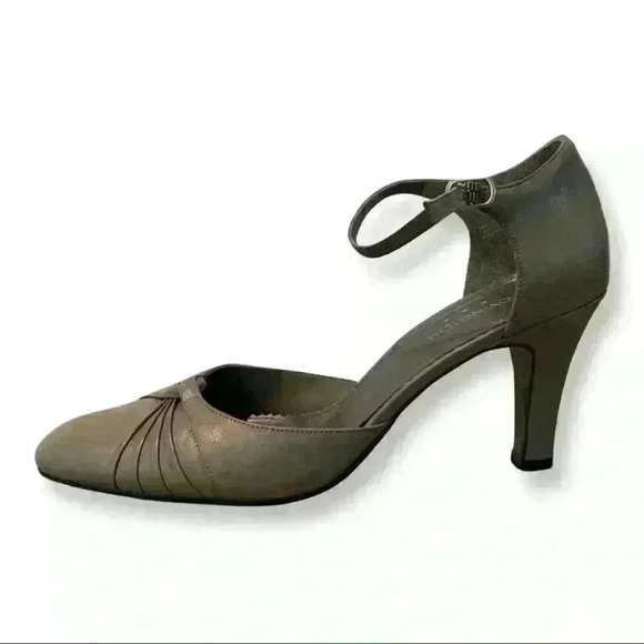 Covington Heels - Picture 3 of 6